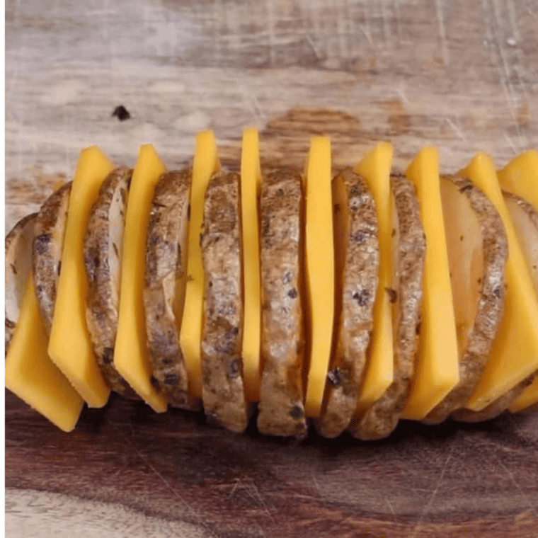 air fryer cheesy hasselback potatoes (4)