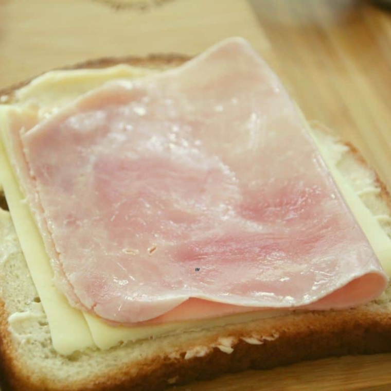 Air Fryer Bacon And Tomato Grilled Cheese