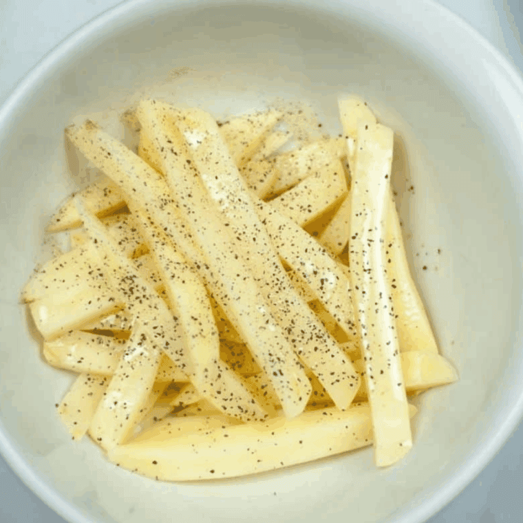 Cut fresh fries in a mixing bowl, seasoned.