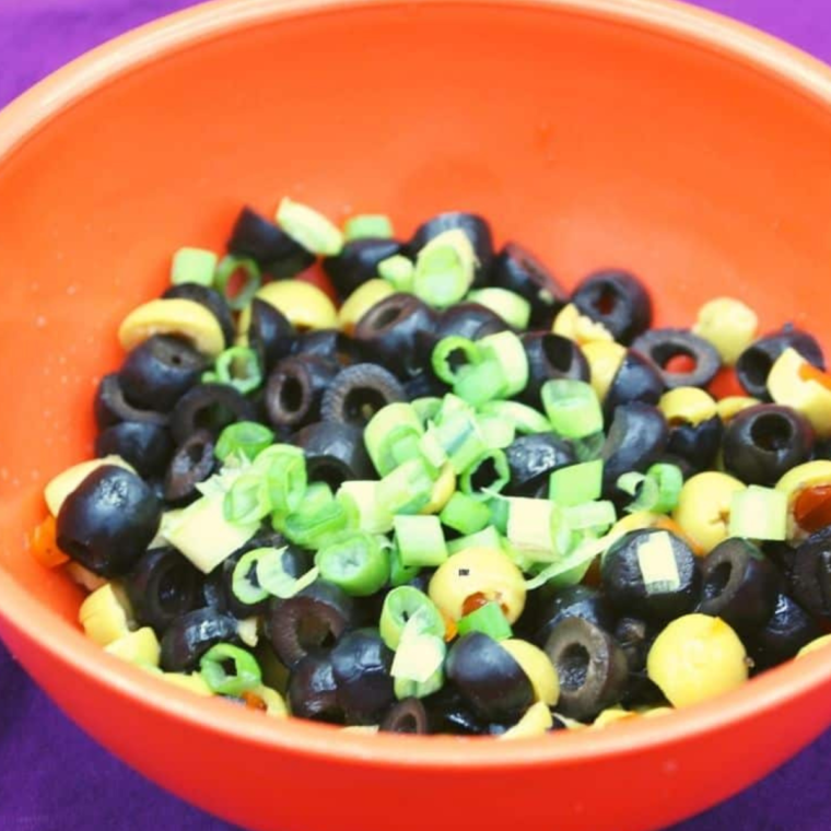 In a large bowl, mix the toppings together.