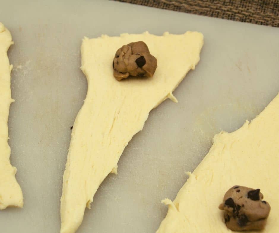 Cooking is a fun and delicious way to spend time with your friends and family. But sometimes, you don't have the time or patience to cook a big meal. That's where these cookie dough crescent bites come in! These little snacks are easy to make and taste great. Plus, they're perfect for when you're looking for a sweet treat. Keep reading for the recipe!