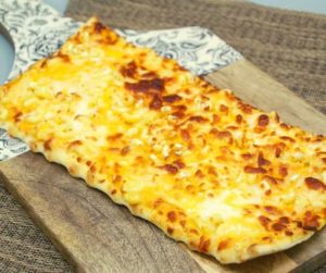 Air Fryer Mac & Cheese Flatbread Pizza