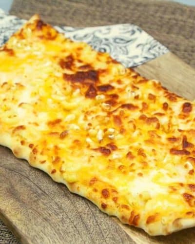 Air Fryer Mac & Cheese Flatbread Pizza