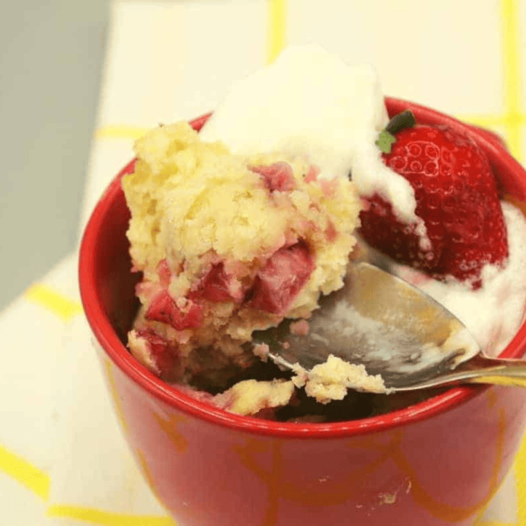Air Fryer Strawberry & Cream Mug Cake