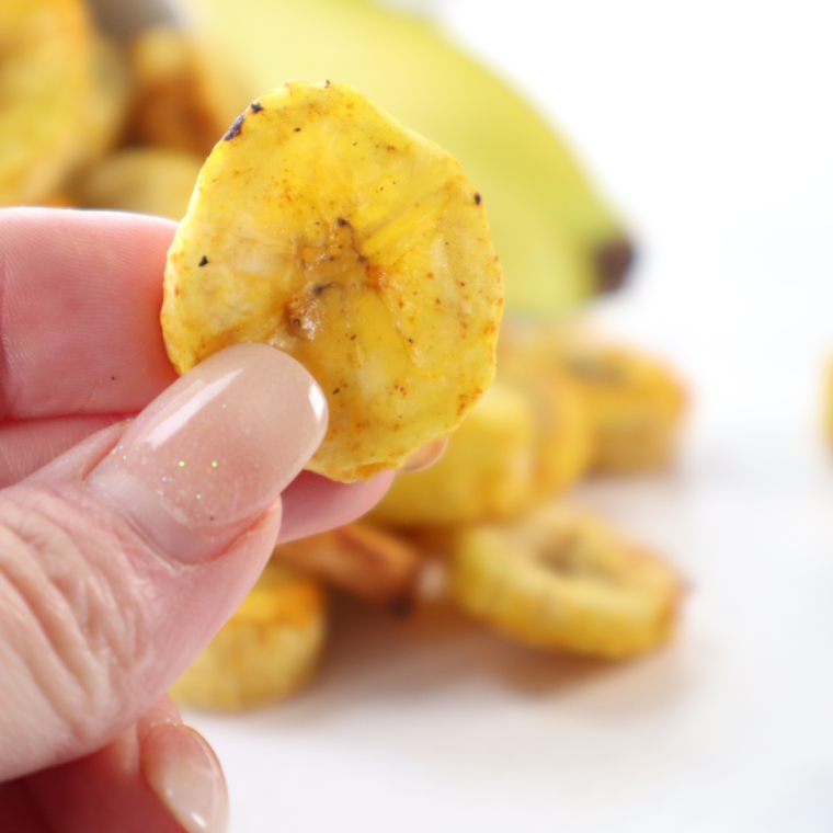 Golden, crispy banana chips made in the air fryer, ready to be enjoyed as a healthy, homemade snack.