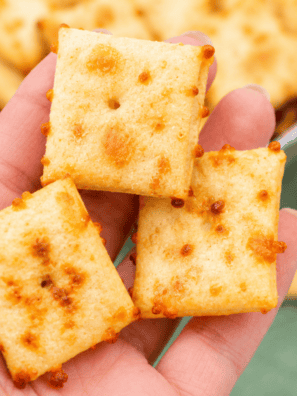 Air Fryer Homemade Cheez-Its (7 Ingredients, Crispy & Easy)