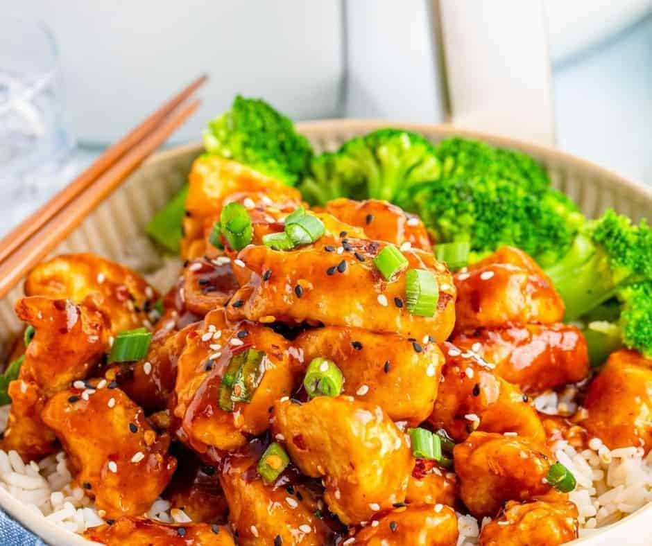 bowl with general tso chicken