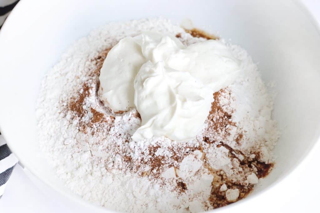 Combine the flour and the Greek yogurt in a large bowl. Add 1 Tsp of vanilla extract,  apple pie spice, ground ginger, and confectioners sugar. Using your hands, knead the dough until it’s fully mixed.