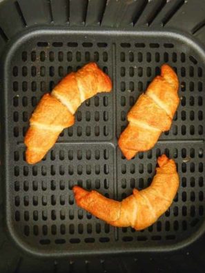 AIR FRYER CANNED CRESCENT ROLLS