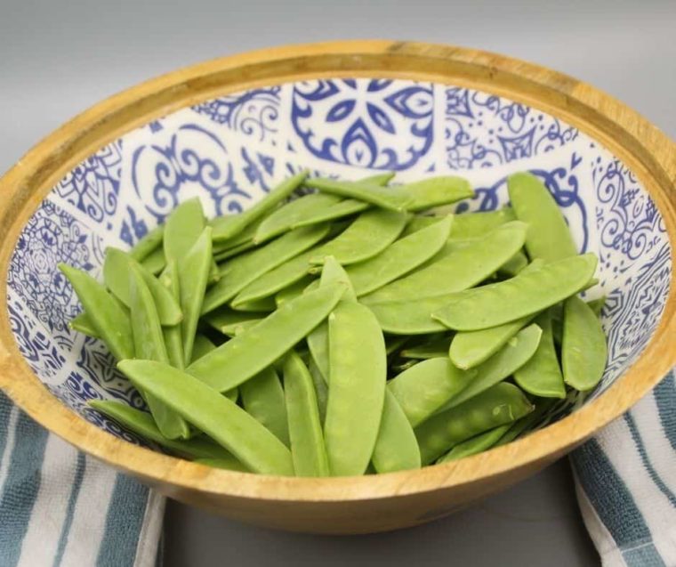 snap peas in a blue and white bowl