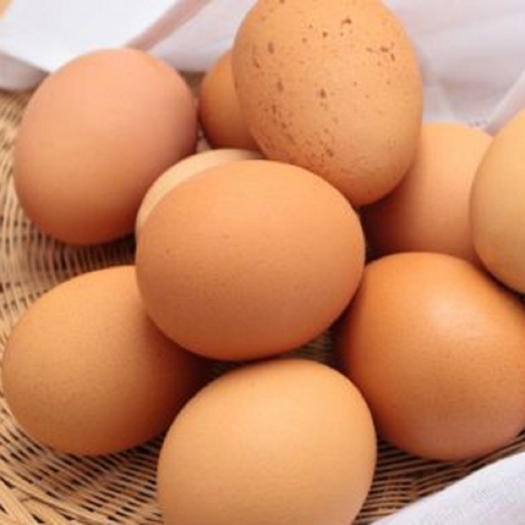 closeup: fresh eggs to make poached eggs in air fryer