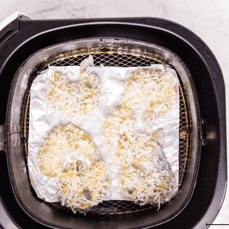 Place Captain D’s Coconut Shrimp Recipe in the air fryer basket.