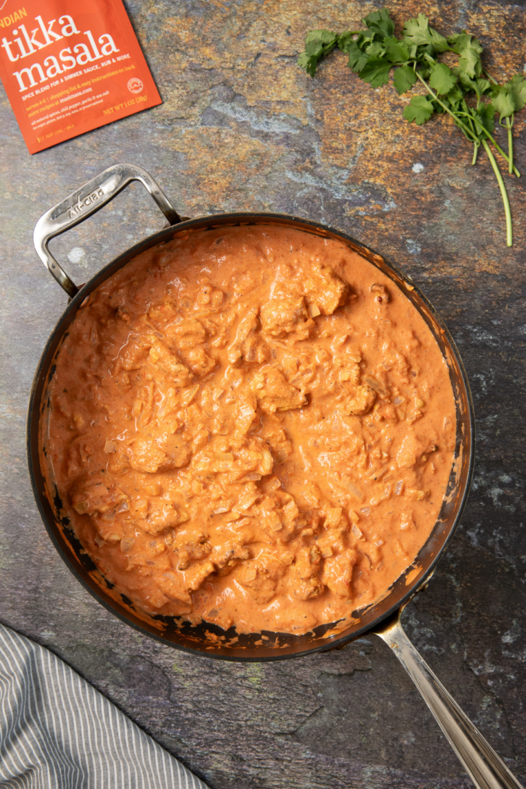 Air Fryer Chicken Tikka Rice Bowl with tender spiced chicken, fluffy rice, colorful mixed vegetables, and fresh herb garnish