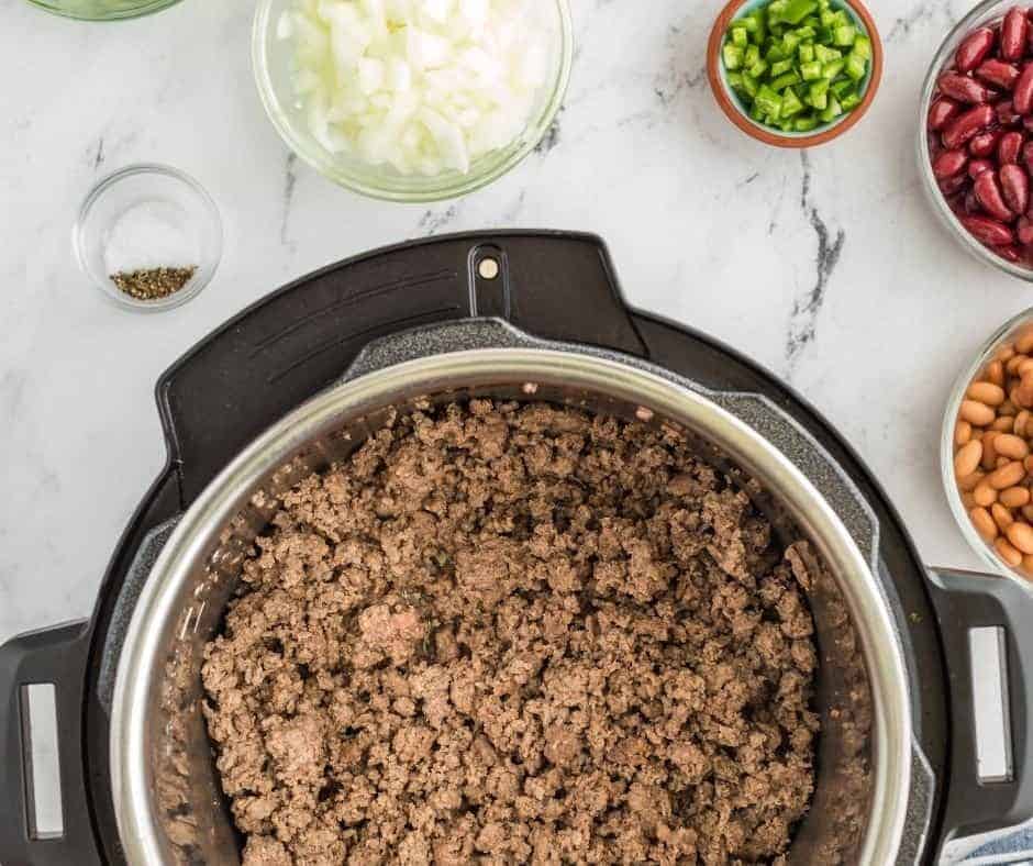 https://forktospoon.com/wp-content/uploads/2021/08/How-To-Make-Instant-Pot-Wendys-Chili-Copycat-Recipe-1.jpg