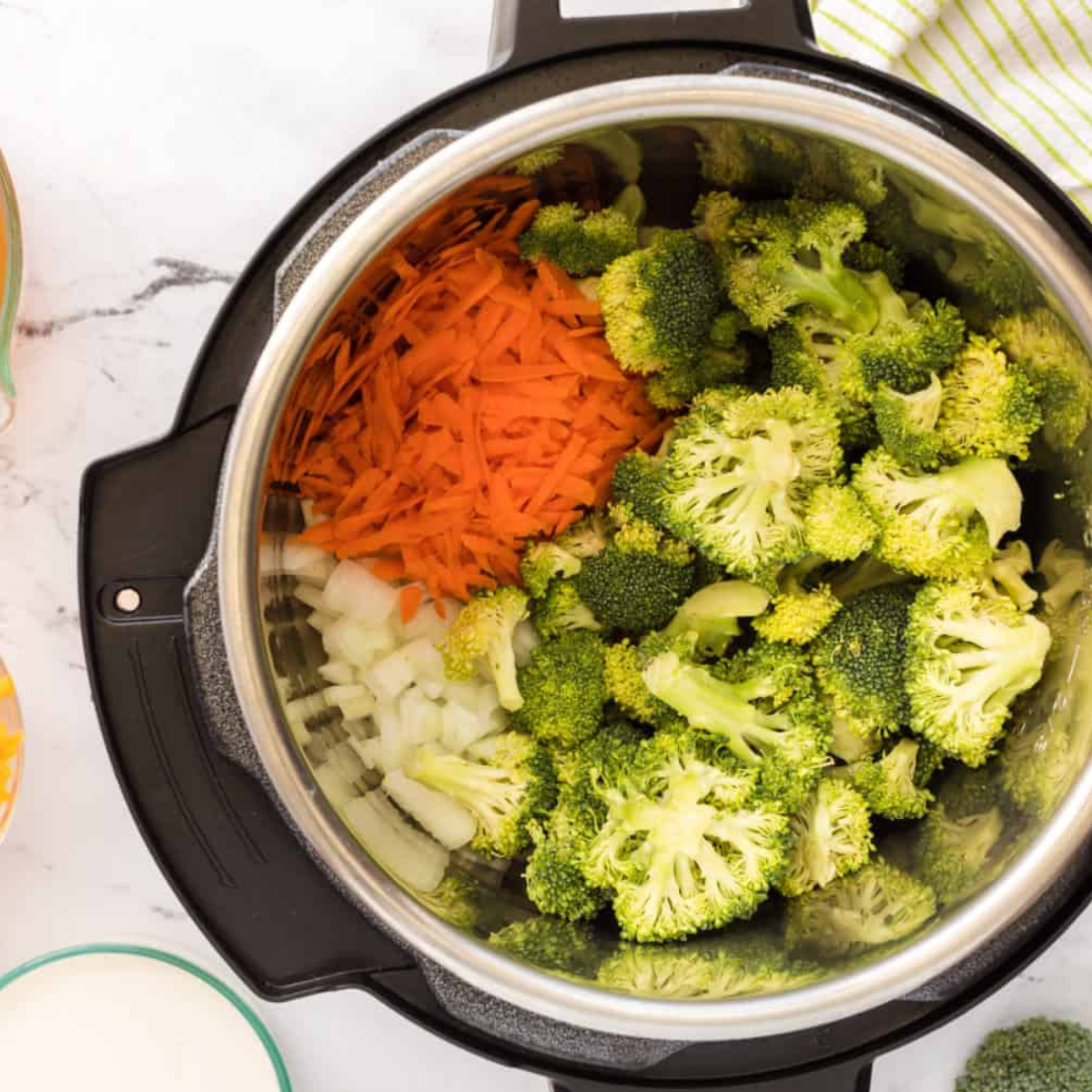 Instant Pot Copycat Panera's Broccoli and Cheddar Soup (4)