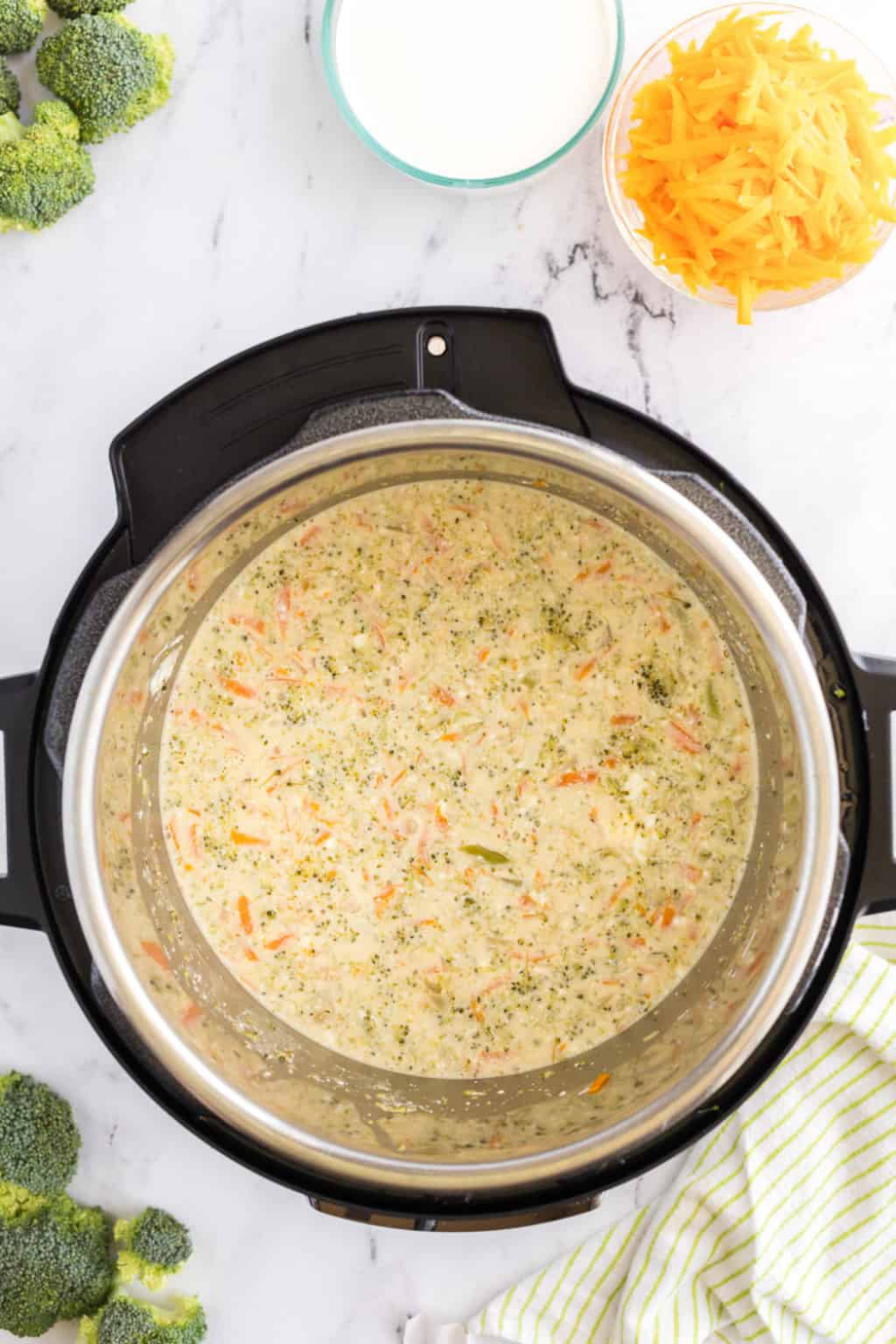 Instant Pot Copycat Panera’s Broccoli and Cheddar Soup