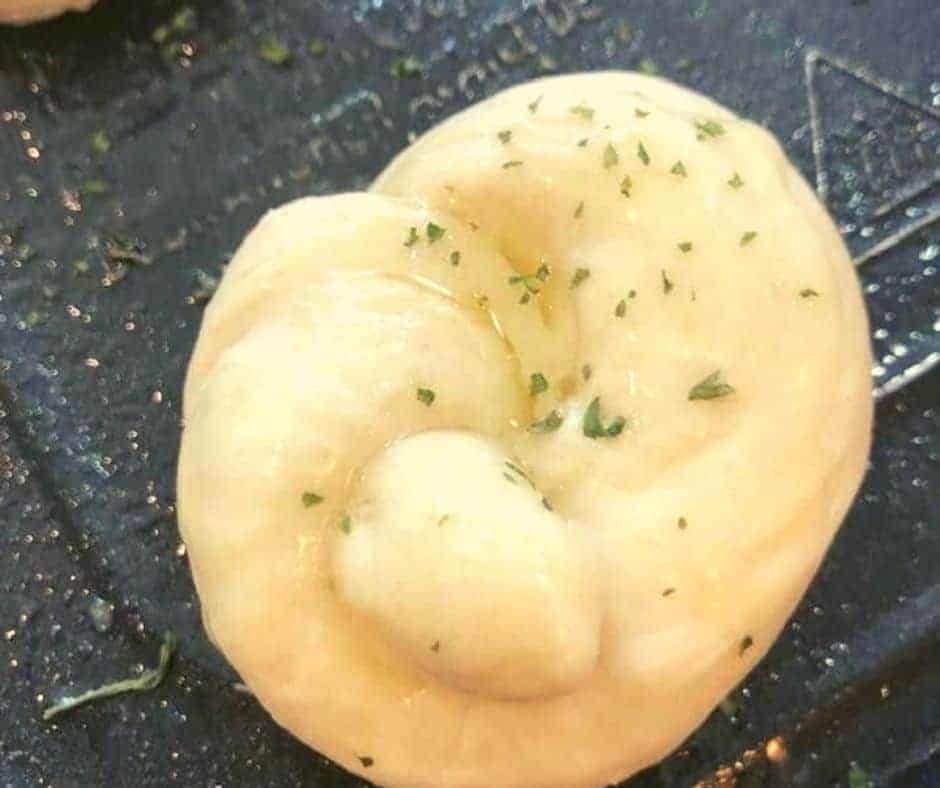 Garlic Knot with Melted Butter and Spices