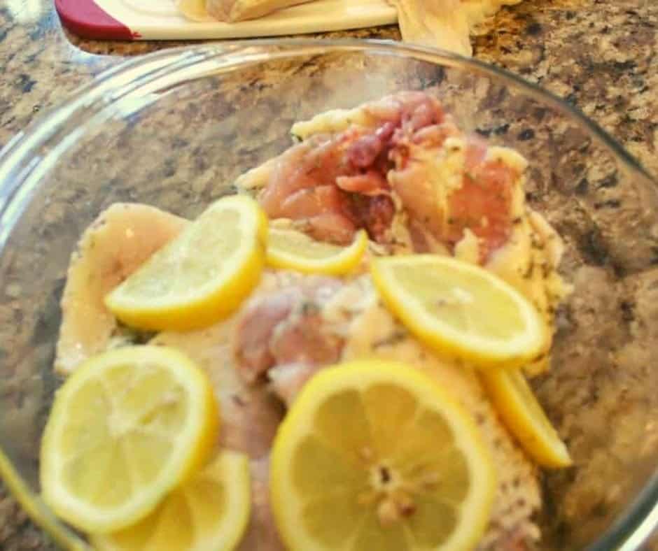 Lemon-Slices-in-Bowl-with-Chicken-Thighs