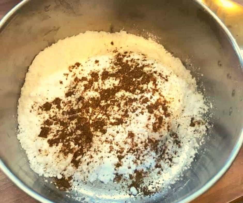 Powdered Sugar and Ground Cinnamon in Bowl
