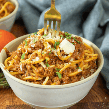 A bowl of homemade Instant Pot Rao’s Marinara Copycat Sauce, rich and vibrant, ready to serve with pasta or pizza.