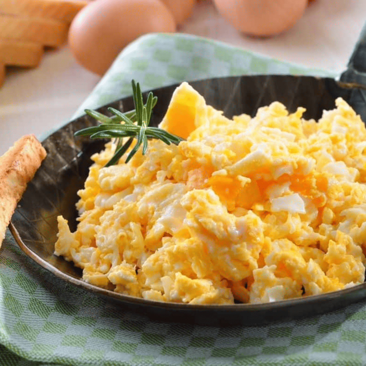 Instant Pot Scrambled Eggs - Fork To Spoon