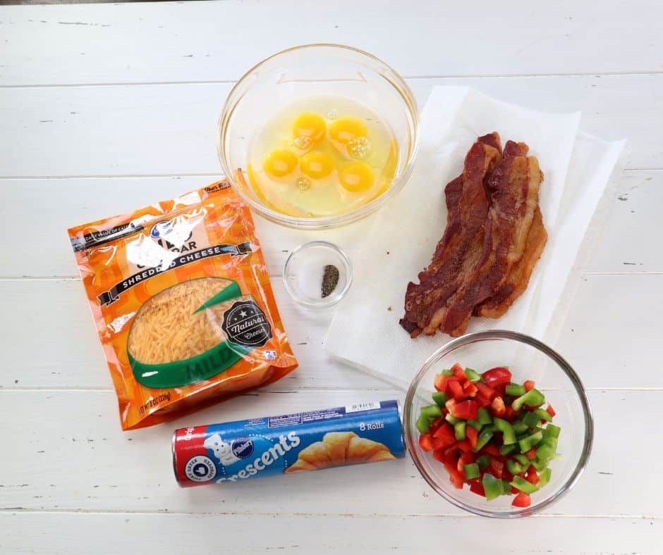 Air Fryer Crescent Bacon Breakfast Ring Air Fryer Crescent Bacon Breakfast Ring #airfryer #airfryerbreakfast #bacon #airfryerbacon #forktospoon #easyrecipes #easyairfryerrecipes #eggsinairfryer #eggs