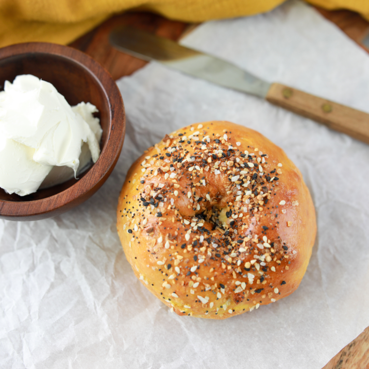 Air-fried everything bagels with a crispy golden crust and chewy interior cooling on a wire rack