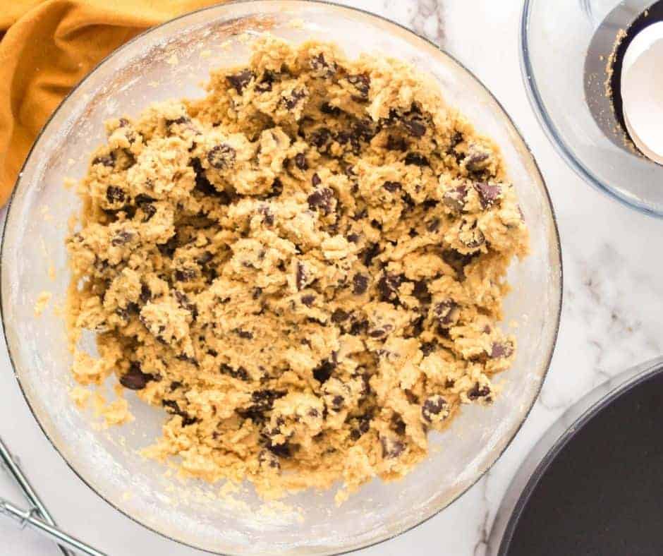 https://forktospoon.com/wp-content/uploads/2021/10/How-to-bake-an-air-fryer-chocolate-chip-pizookie-4.jpg