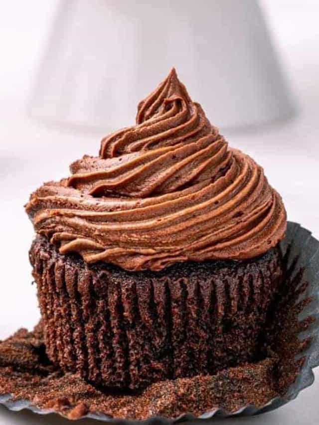 air-fryer-chocolate-cupcakes-fork-to-spoon