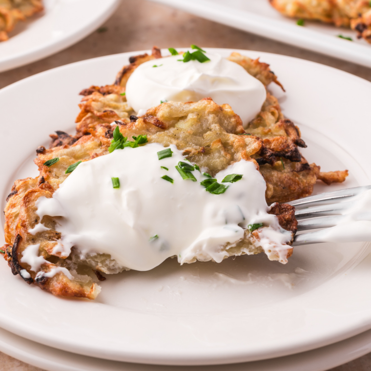 crispy air fryer latkes golden brown potato pancakes on plate