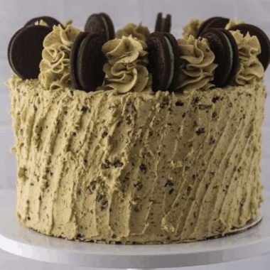Air Fryer Mint Chocolate Cookies &lsquo;n Creme Cake