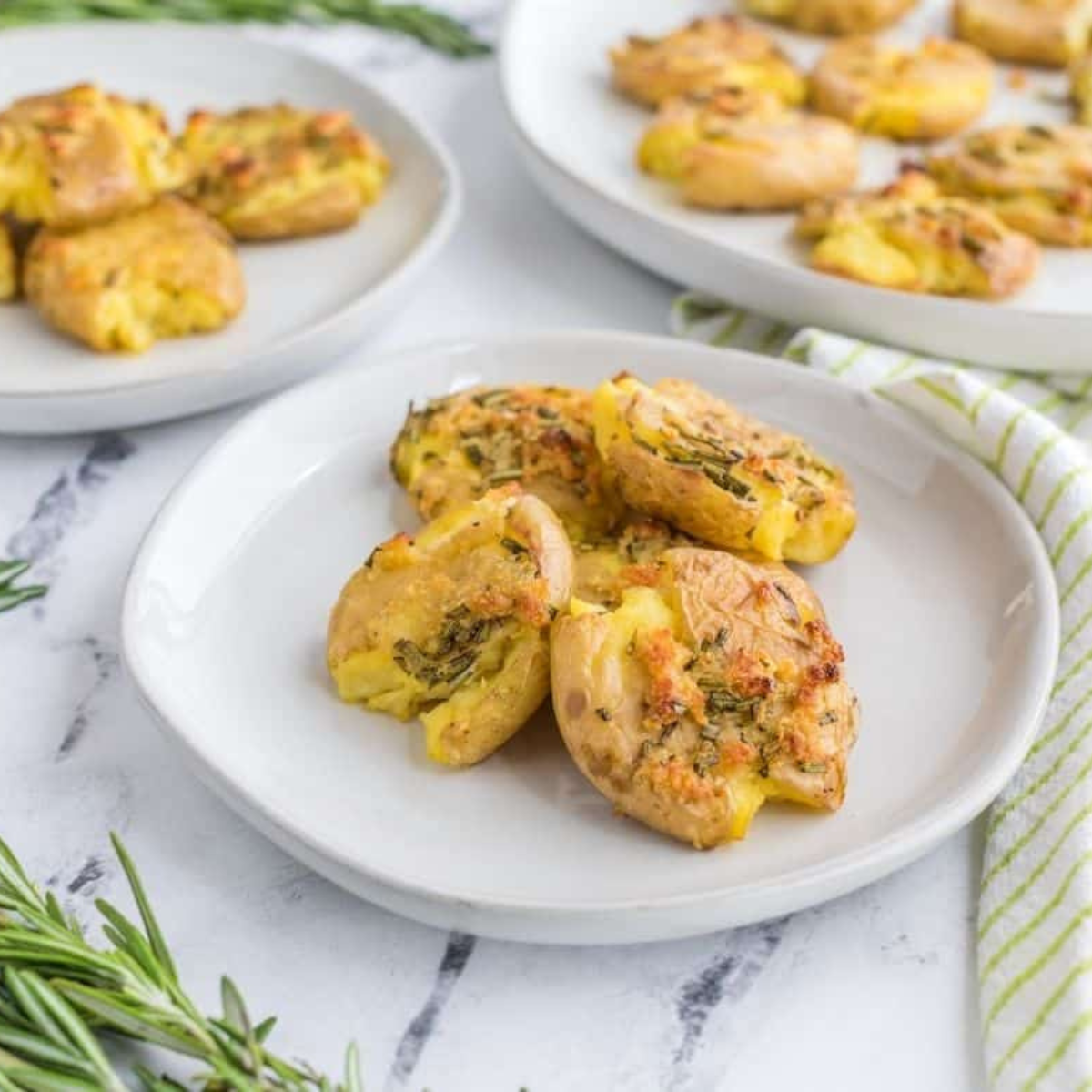 Garlic Smashed Potatoes {Parmesan & Rosemary too!} - FeelGoodFoodie