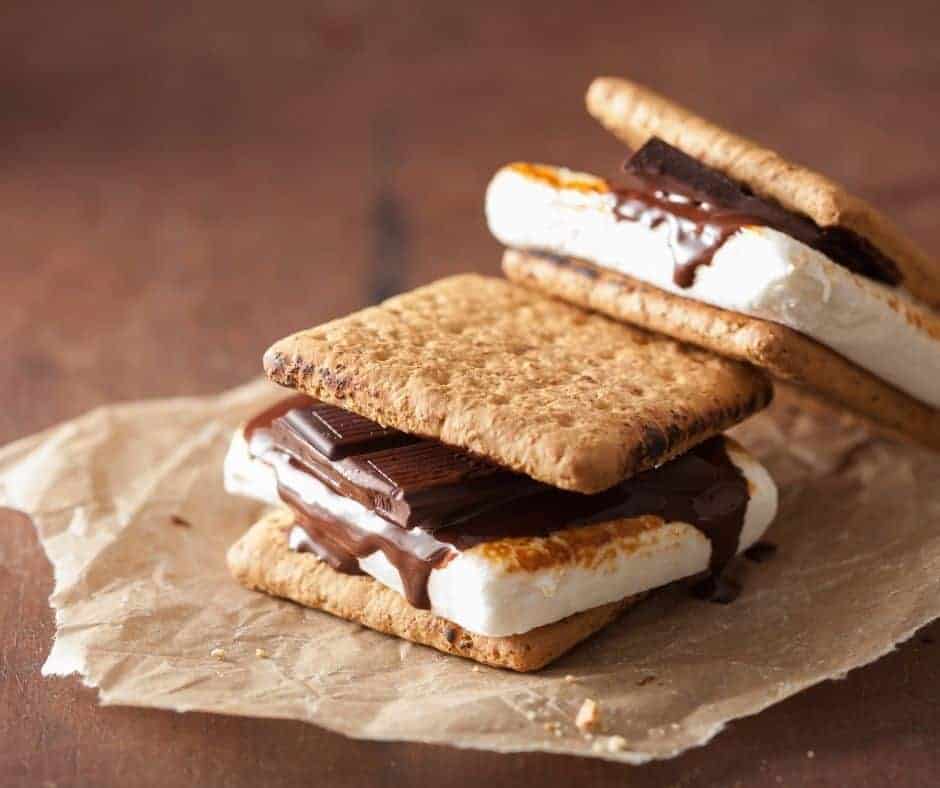 air fryer s'mores with toasted marshmallow and melted chocolate
