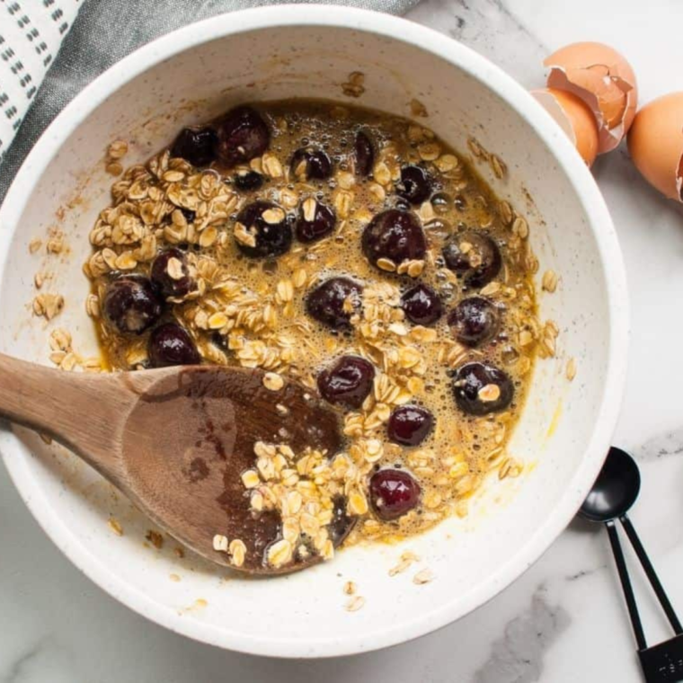 Combine Wet and dry ingredients in bowl