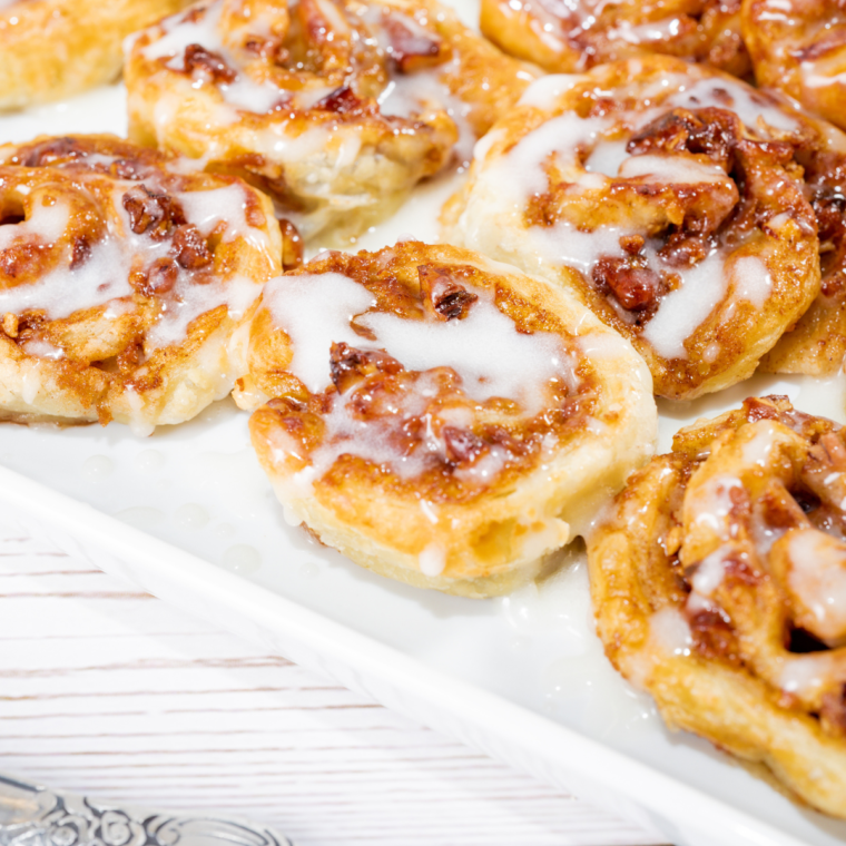 Delicious cinnamon rolls made with flaky puff pastry.