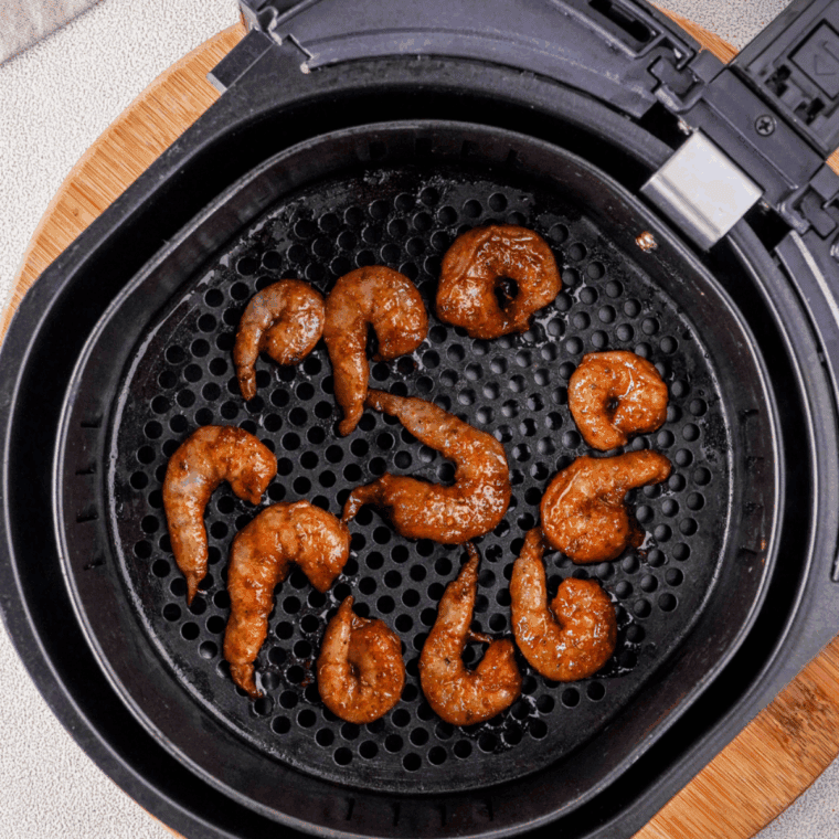 Peeling and deveining fresh shrimp, patting them dry with paper towels