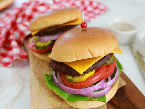 https://forktospoon.com/wp-content/uploads/2022/10/Frozen-Hamburgers-Blackstone-Griddle-500x375.png