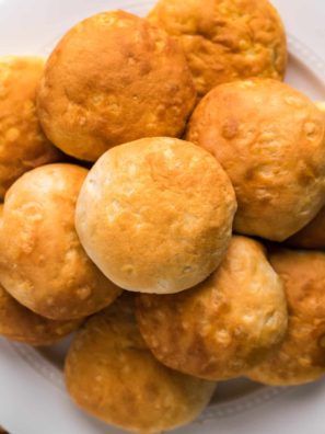 Air Fryer Cracker Barrel’s Buttermilk Biscuits