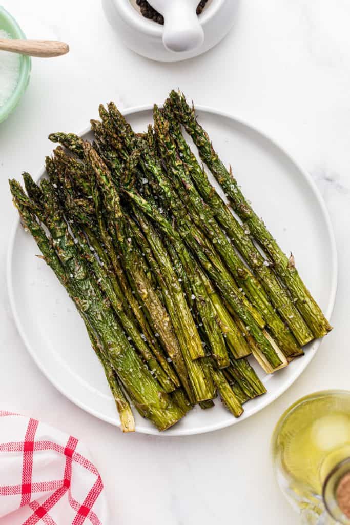 Ninja Foodi Grill Asparagus on plate