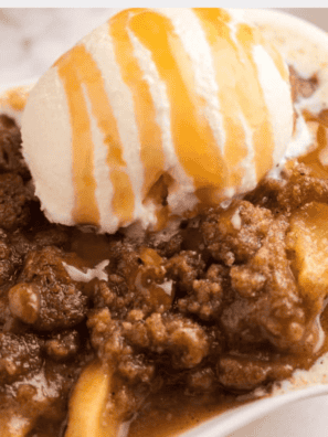 Close-up of Logan’s Roadhouse Cinnamon Apples served in a bowl, featuring tender apple slices coated in a glossy cinnamon glaze.