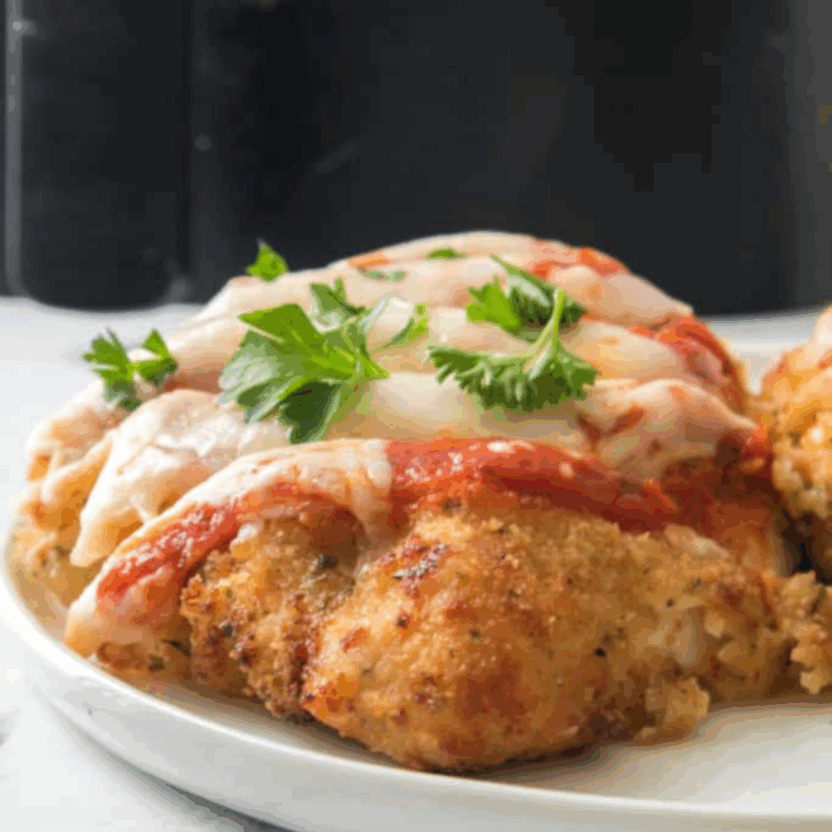 Golden, crispy Maggiano’s-style chicken Parmesan served with marinara sauce and melted cheese.