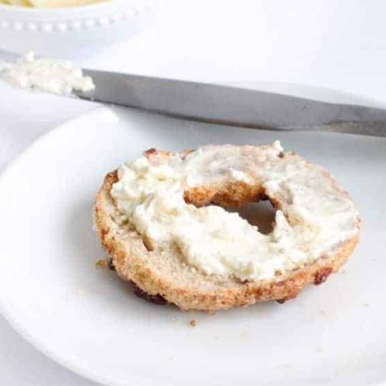 Freshly air-fried apple cinnamon bagels showcasing a crunchy exterior and warm, spiced apple filling