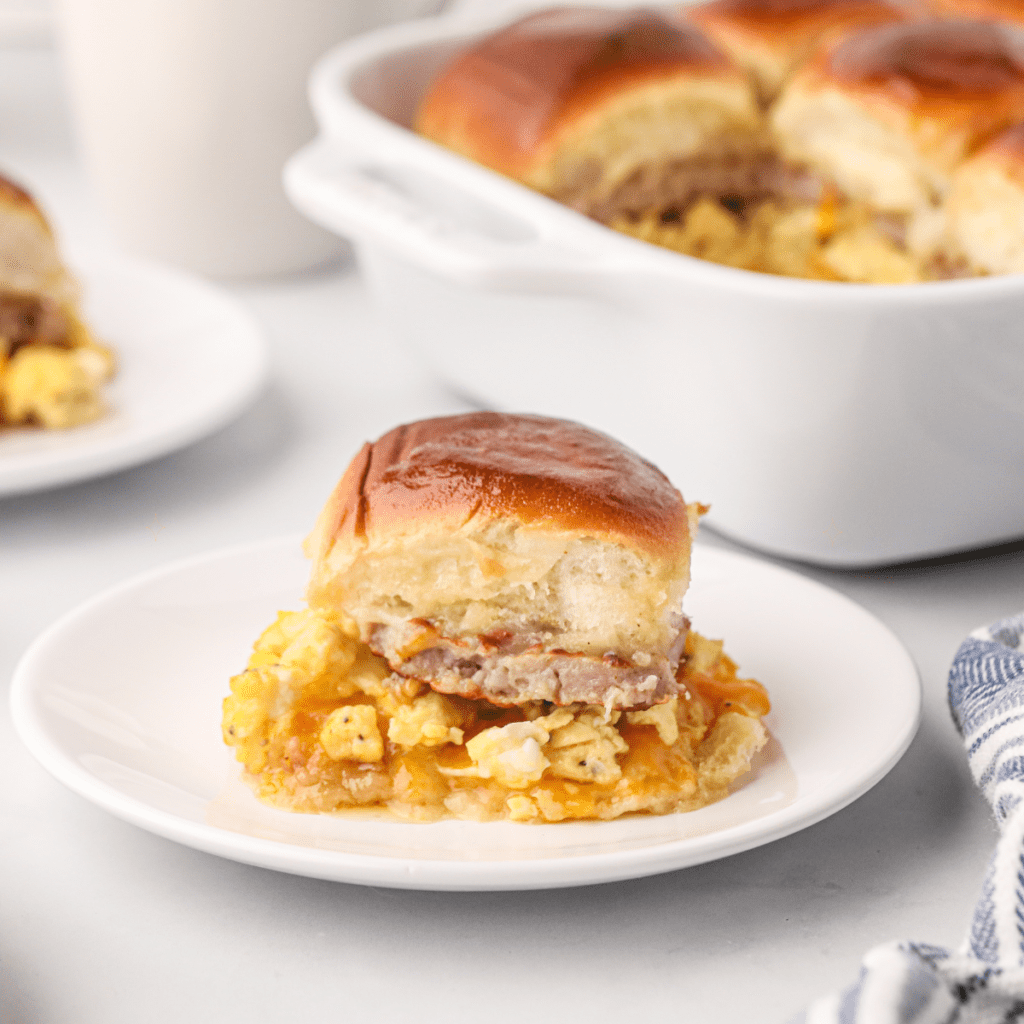 https://forktospoon.com/wp-content/uploads/2023/04/Air-Fryer-Sausage-Egg-and-Cheese-Breakfast-Slider-1024x1024.png