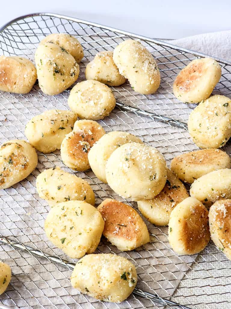 Cooking Domino's Parmesan Bites in an air fryer 