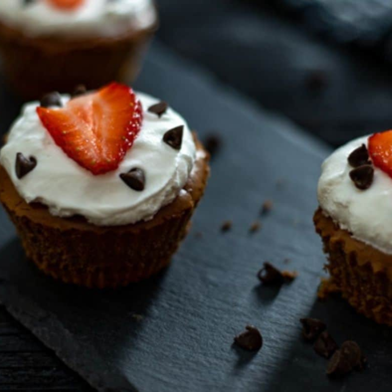air-fryer-chocolate-cheesecake-cupcakes-fork-to-spoon