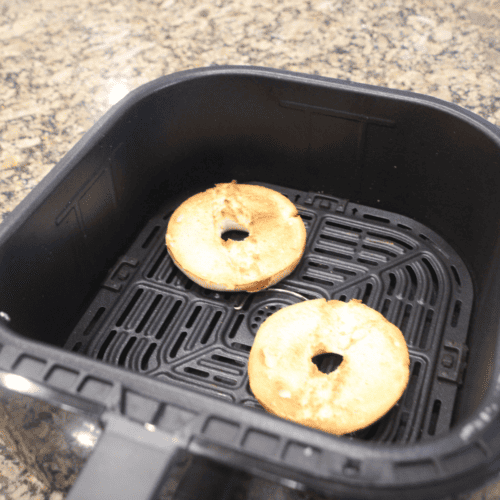 How To Reheat A Bagel 4 Ways Fork To Spoon