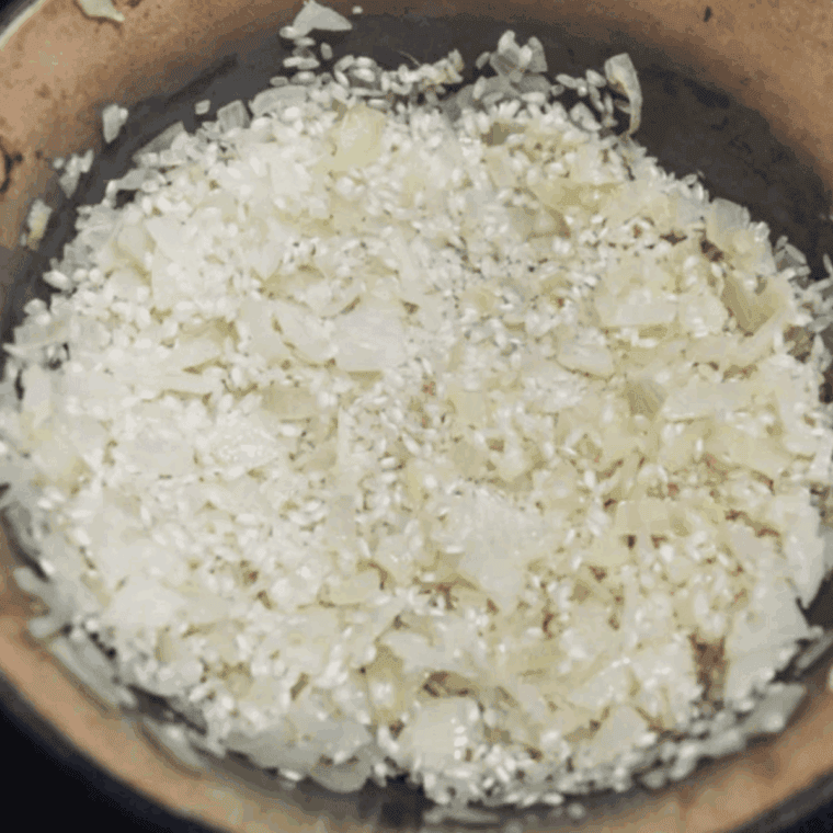 Cook the rice in a stockup.