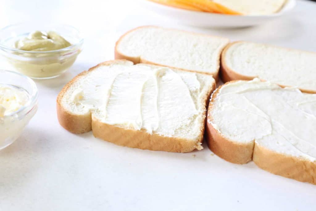 4 pieces of bread for grilled ham and cheese with mayonnaise