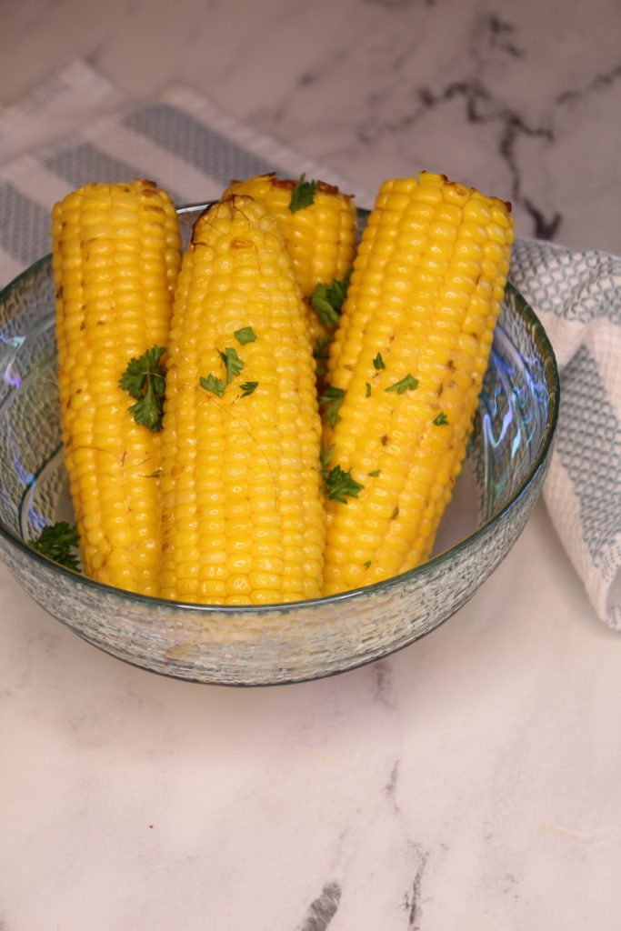 Can I grill corn on the cob directly from frozen in the Ninja Foodi Grill?
A: It's generally recommended to thaw corn on the cob before grilling for the best results. Grilling frozen corn may result in uneven cooking and a less desirable texture. Thaw the corn by placing it in the refrigerator overnight or running it under cold water before grilling.

Q: How long does it take to grill corn on the cob in the Ninja Foodi Grill?
A: The cooking time for corn on the cob in the Ninja Foodi Grill can vary depending on factors such as the size of the corn and the temperature of the grill. In general, it takes about 10-12 minutes to grill corn on medium-high heat, turning occasionally to ensure even cooking. Keep a close eye on the corn and adjust the cooking time as needed.

Q: Can I grill corn with the husks on in the Ninja Foodi Grill?
A: Yes, you can grill corn with the husks on in the Ninja Foodi Grill. Soak the corn in water for a few minutes before grilling, then place it on the grill grates with the husks intact. The husks will help steam the corn, resulting in a tender and flavorful outcome.

Q: Should I remove the silk from the corn before grilling?
A: Yes, it's best to remove the silk from the corn before grilling. Peel back the husks, remove the silk strands, and then rewrap the husks around the corn. This allows the corn to cook evenly and prevents the silk from burning during grilling.

Q: Can I season the corn before grilling?
A: Absolutely! Seasoning the corn before grilling can enhance its flavor. Brush the corn with melted butter or olive oil and sprinkle it with salt, pepper, or your favorite seasonings to add a tasty kick.

Q: Can I cook corn on the cob in foil packets on the Ninja Foodi Grill?
A: Yes, you can cook corn on the cob in foil packets on the Ninja Foodi Grill. Wrap each ear of corn in aluminum foil, place them on the grill grates, and cook them for about 10-12 minutes. Foil packets help steam the corn, resulting in a tender and juicy texture.

Q: Can I use the Ninja Foodi Grill to make Mexican street corn (elote)?
A: Absolutely! The Ninja Foodi Grill is a great tool for making Mexican street corn. After grilling the corn, brush it with mayonnaise, sprinkle it with crumbled cheese (such as Cotija), and add a squeeze of lime juice. You can also sprinkle it with chili powder or paprika for added spice.
