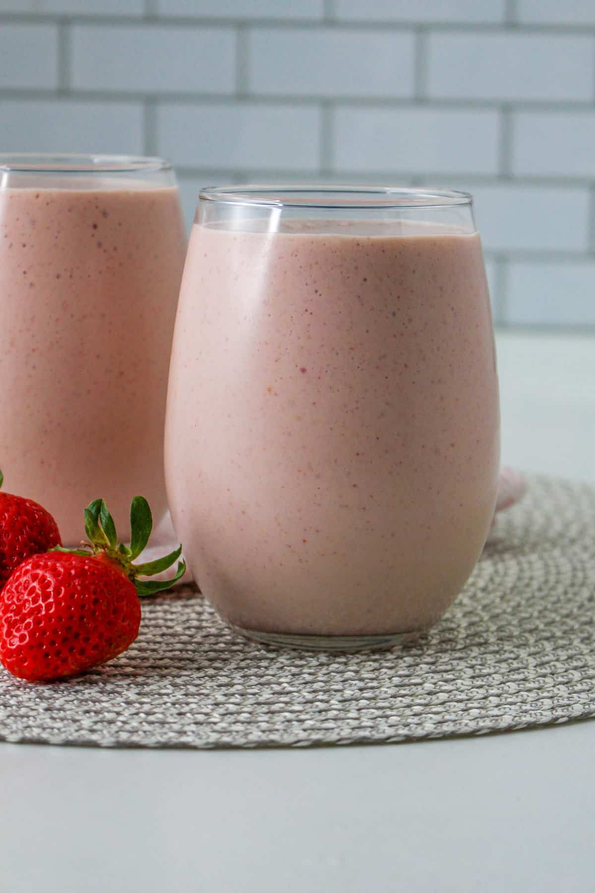 https://forktospoon.com/wp-content/uploads/2023/06/Peanut-Butter-and-Jelly-Smoothie-Sample-1-4.jpg